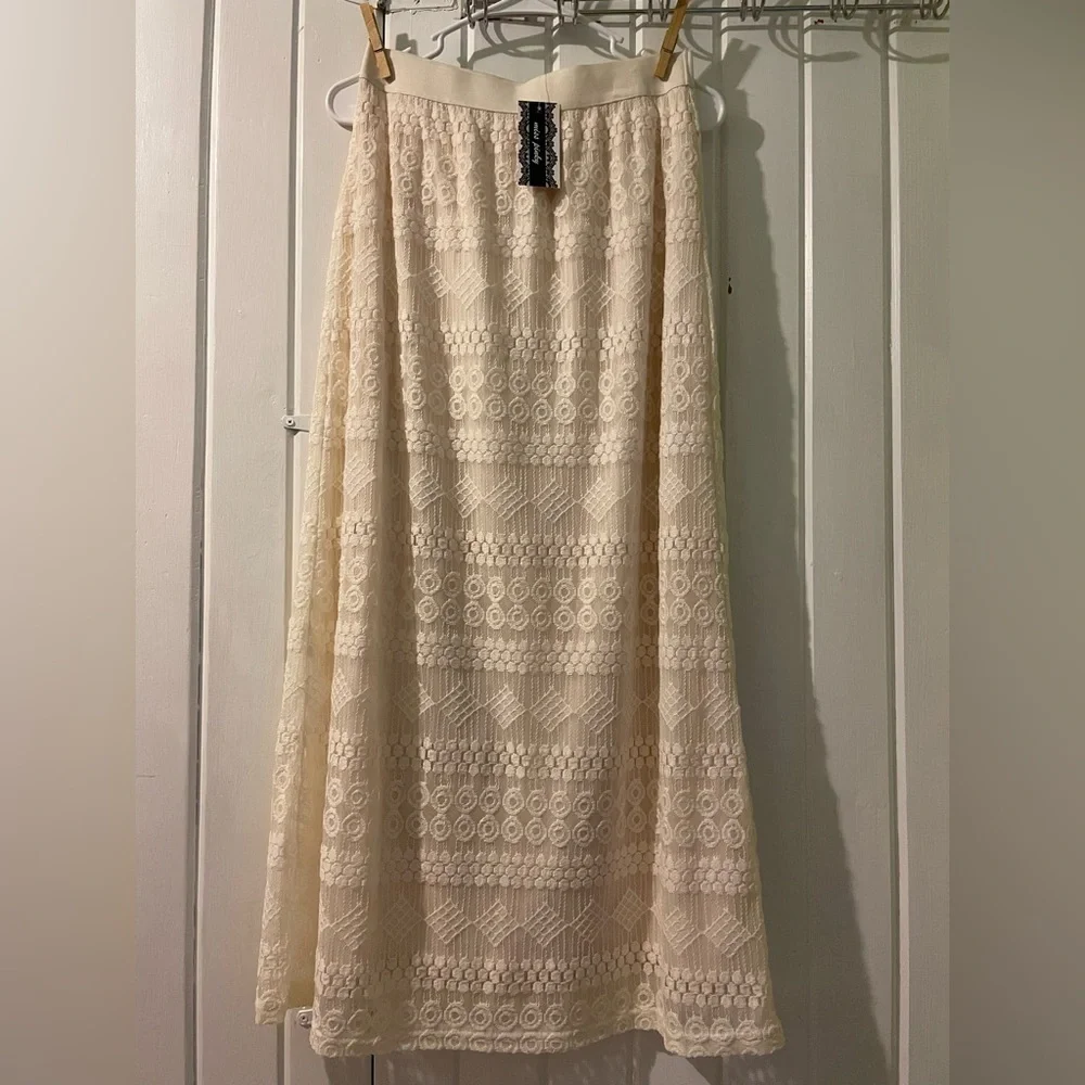 MISS PINKY ivory lace maxi skirt-medium NWT - Picture 1 of 6